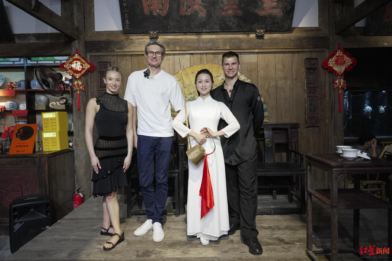 stron, 三位客人不, antin
