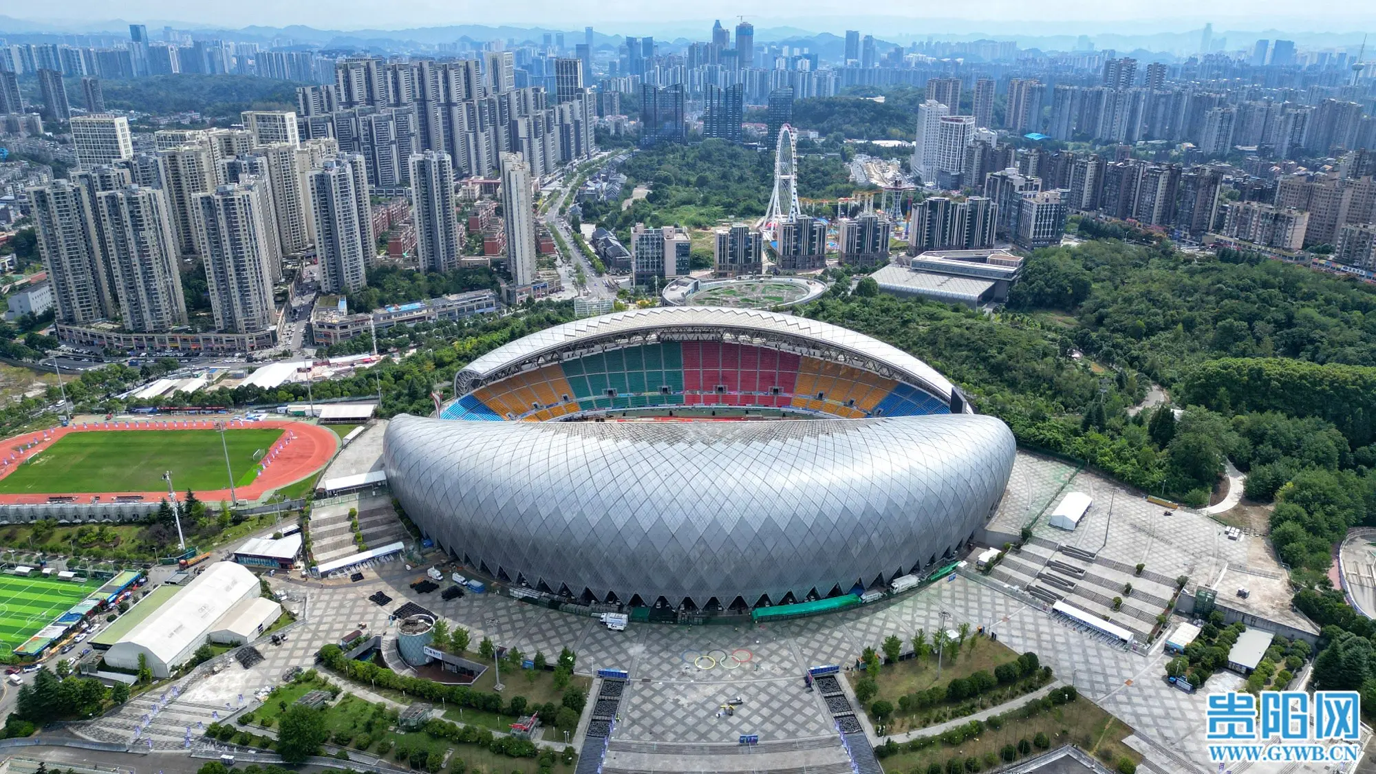 已进入开幕, 满的热情呈, 延长运营时